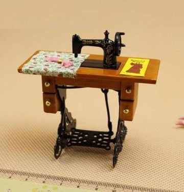EatingBiting Retro Vintage Sewing Machine Dollhouse Miniature 1:12 Scale Fairy Doll Home Life Scene, for Kid Children