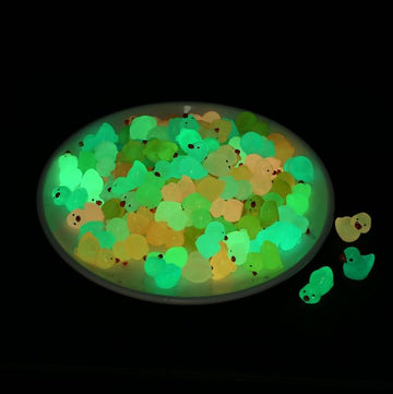 100pcs Mini Resin Duck,15 mm Dollhouse Décor Glow in The Dark for Aquarium Decor Micro Fairy Garden Landscape Hide,Seek Party Toys,Easter Basket