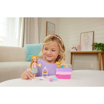 Barbie Family & Friends Club Chelsea Pop-Up Tea Party Playset with Blonde Small Doll, Transforming Picnic Basket & 10+ Accessories