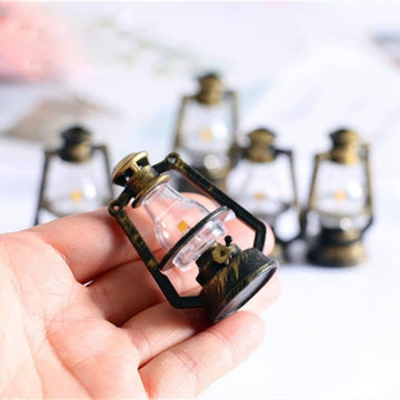 Miniature Antique Oil Lamp, 2.8-Inch Handcrafted Metal Retro Lantern for Dollhouse and Diorama Decor, 2026 Upgrade Vintage Scene Model Accessories