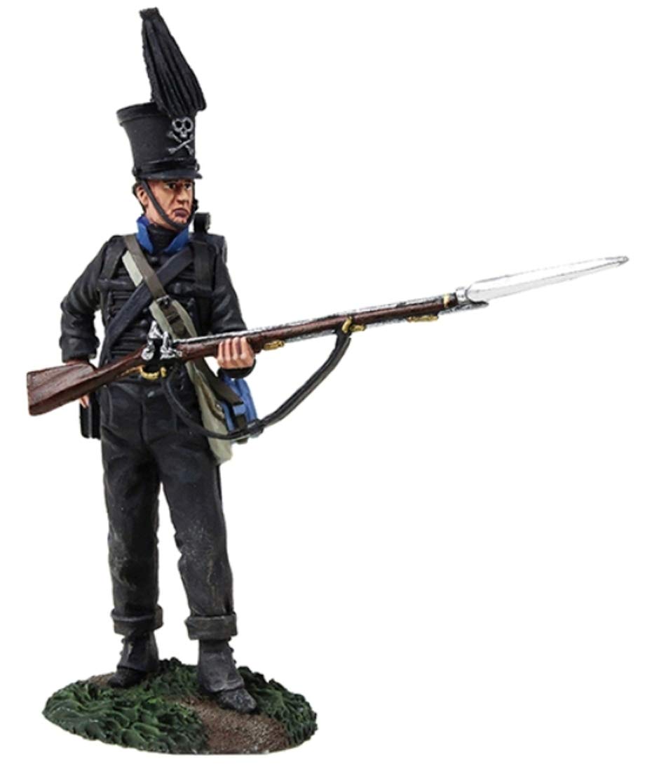 W. Britain 36154 Brunswick Leib Battalion Reaching for Cartridge No.1