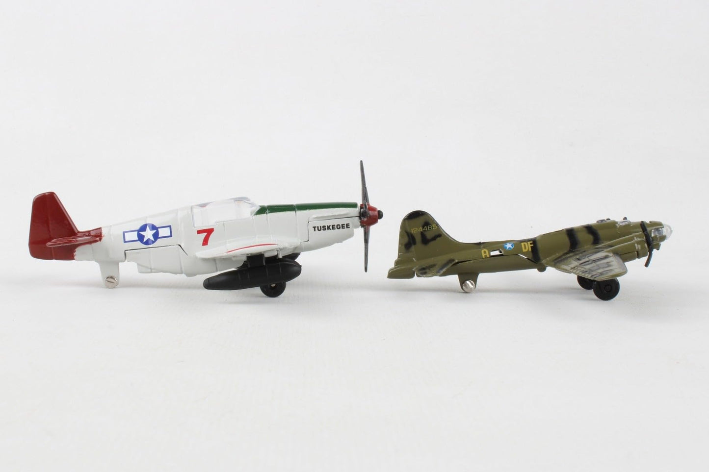 Daron Boeing WWII 10-Piece Die-Cast Military Playset Toy Ages 3+