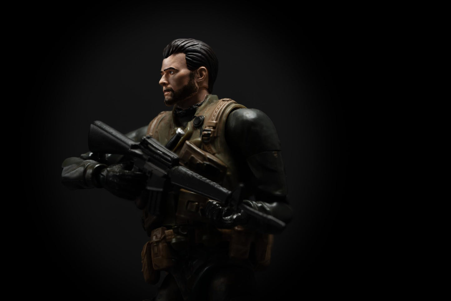 Call of Duty Alex Mason - 6.5-inch Articulated Figure with Swappable Hands and Weapon Accessories