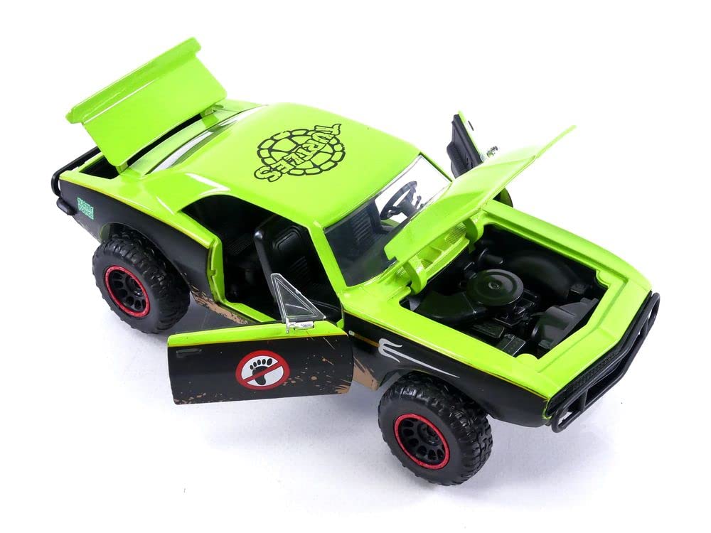 Teenage Mutant Ninja Turtles 1:24 1967 Chevy Camaro Die-cast Car & 2.75" Raphael Figure, Toys for Kids and Adults