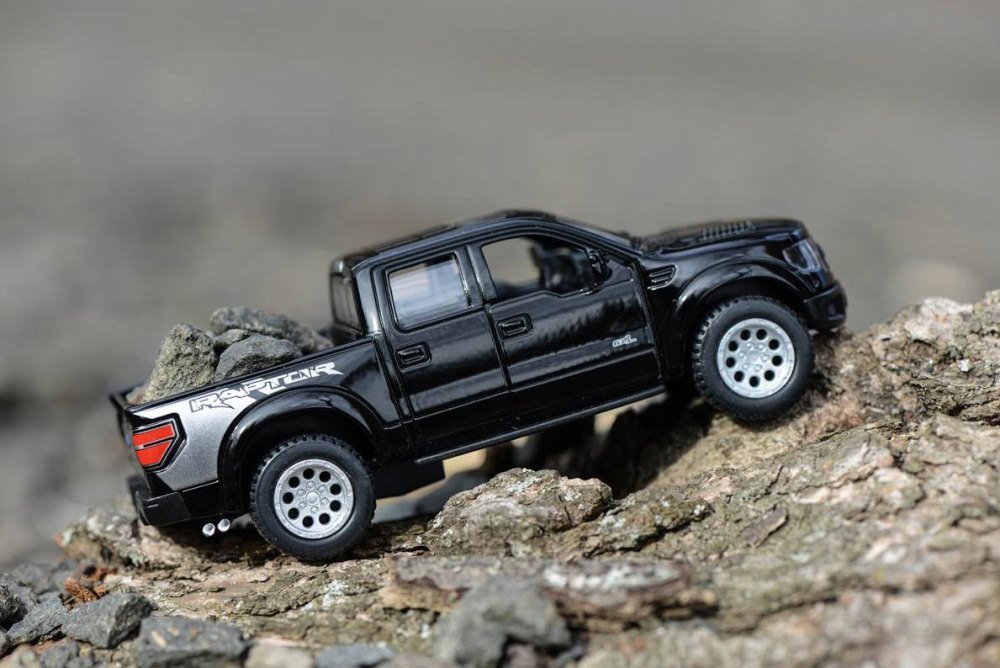 KiNSMART 2013 Ford F-150 SVT Raptor Supercrew 1:46 Scale 5" Die Cast Metal Model Toy Truck (Black)