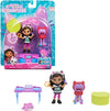 Gabby et la Maison Magique - Gabby's Dollhouse - 2 Figures and Accessories - Gabby, 1 Cat Figurine, Accessories - Cartoon Gabby and the Magic House