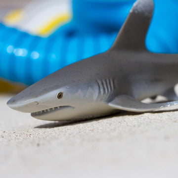 Safari Ltd. Oceanic Whitetip Shark Figurine - Realistic 6" Plastic Figure - Educational Ocean Toy for Boys, Girls, and Kids Ages 3+