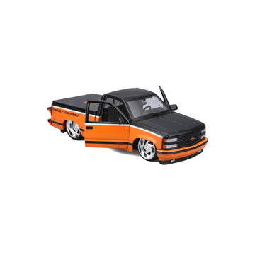 Maisto 1:24 Harley Davidson Custom 1993 Chevy Pick-up, Orange/Black