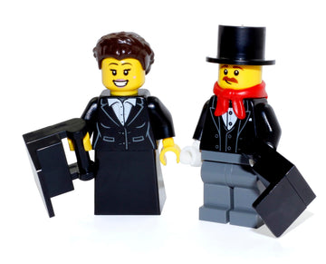 LEGO Holiday Minifigure - Carolers (Female and Male Combo)