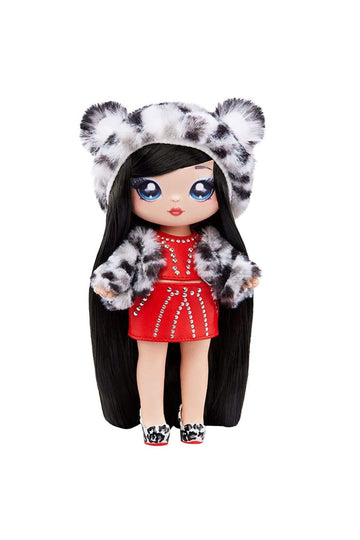 Na Na Na Surprise Cozy Series Leona White 7.5" Fashion Doll Snow Leopard-Inspired with Black Hair, 3-Piece Outfit and Fuzzy Clip-on Purse, Poseable