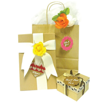 Wrapables 50 Gift Tags/Kraft Hang Tags with Free Cut Strings for Gifts, Crafts & Price Tags, Large Scalloped Edge (White)