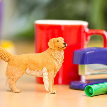 Safari Ltd. Golden Retriever Figurine - Detailed 4.5" Plastic Model Figure - Fun Educational Play Toy for Boys, Girls & Kids Ages 1+