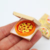 Miniature Pizza, Dollhouse Pizza with Packing Box, Miniature Kitchen Decor, Dollhouse Mini Pizza, for Dollhouse Kitchen Decor (2PCS)