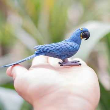 Safari Ltd. Hyacinth Macaw Figurine - Lifelike 4.5" Bird Figure - Educational Toy for Boys, Girls, and Kids Ages 3+