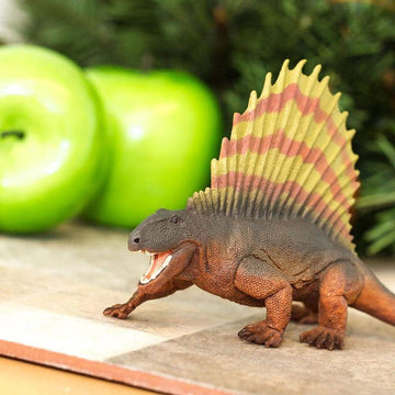 Safari Ltd. Dimetrodon Figurine - Detailed 7" Synapsid Figure - Educational Toy for Boys, Girls, and Kids Ages 3+