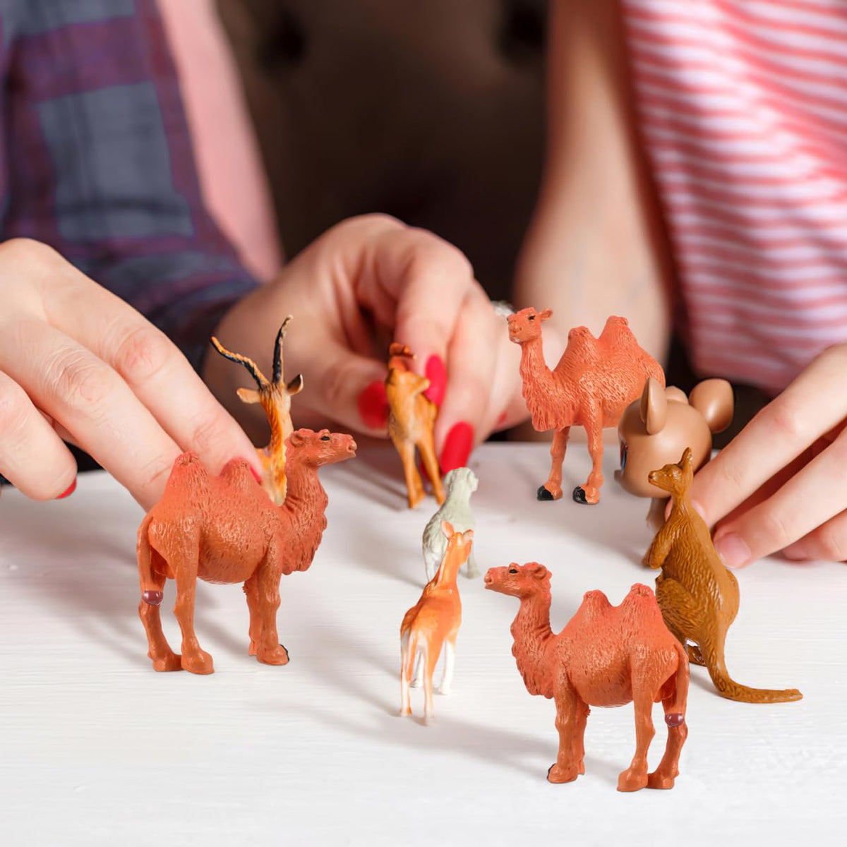 STOBOK Camel Models Miniature Camel Figurine Animal Model Desktop Ornaments, Pack of 4