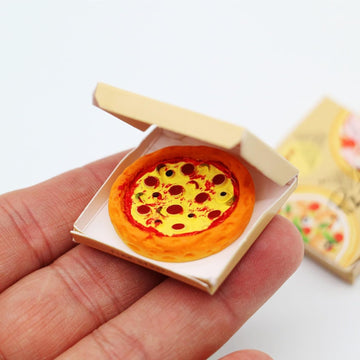 2 Set Miniature Pizza Box, 1:6 & 1:12 Scale Realistic Dollhouse Food Model Set, Yellow Resin Doll House Furniture Supplies for Pretend Play Kitchen