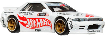 Hot Wheels Premium Car Culture Collectible Toy Car, 1:64 Scale Die-Cast Nissan Skyline GT-R (R32) Pandem, Modern Classics Vehicle with Real Riders