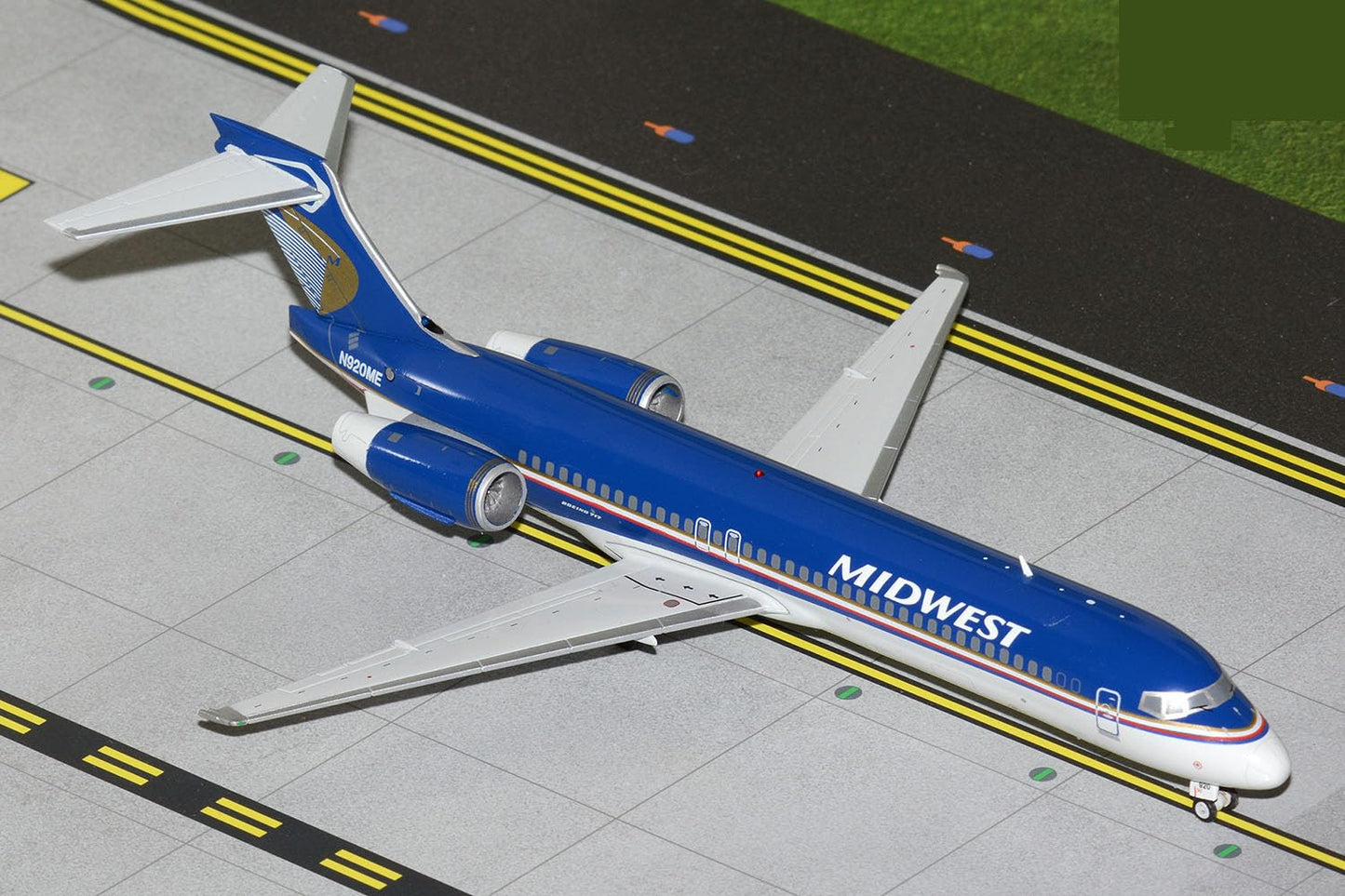 GeminiJets G2MEP1367 Midwest Airlines Boeing 717-200 N920ME; Scale 1:200