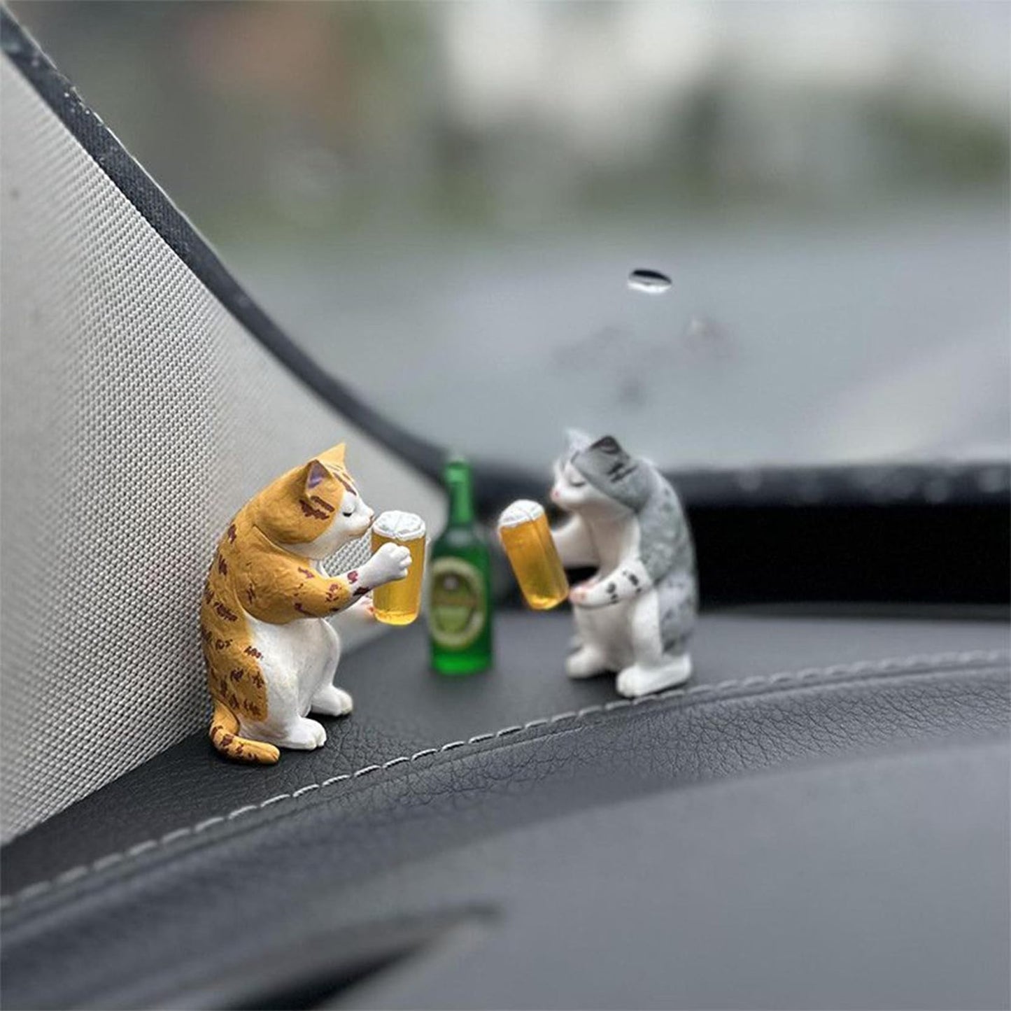 Cat Car Dashboard Decor for Men Women, Funny Cute Cats Desk Figurine Car Interior Dashboard Decoration Accessories - Mini Resin Dollhouse Simulated