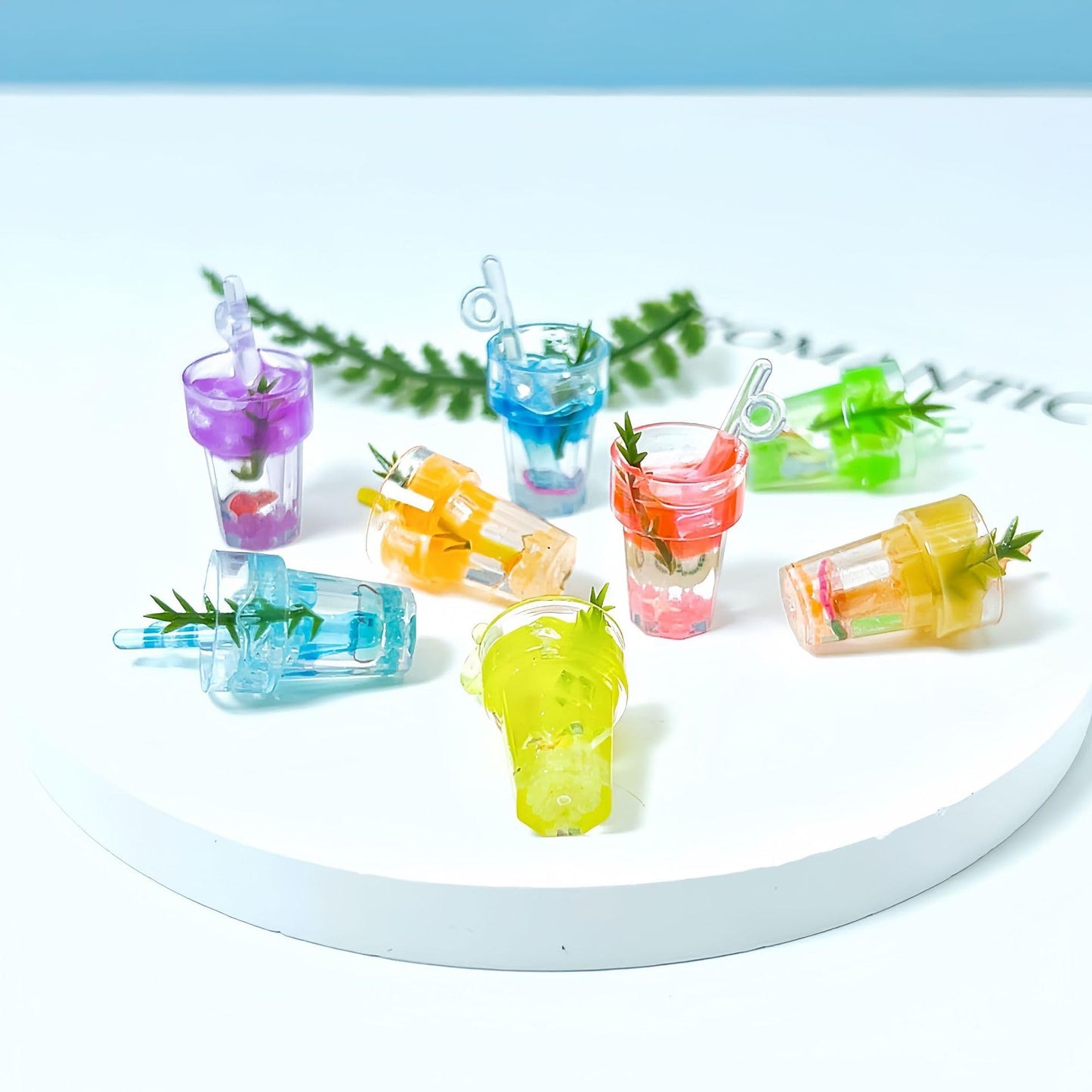 8 Pieces Miniature Dollhouse Drinks Set - Resin Glass Cup and Fruit Beverage Bottles, Simulated Drink Models for Summer Leisure-Themed Decor Decor