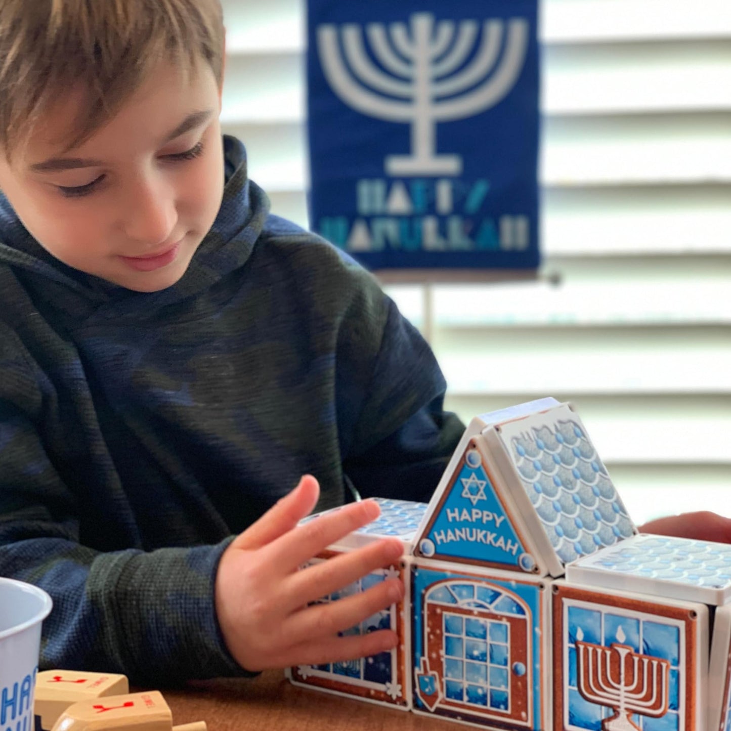 CreateOn Hanukkah Gingerbread House - 16-Piece Set Magnetic Building Tiles Kit, Hanukkah Holiday Craft Toy, 16-Piece Magnetic Construction & Coloring