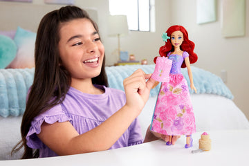 Mattel Disney Princess Ariel Fashion Doll Set, Spin & Reveal with 11 Surprises Including 5 Accessories, 5 Stickers & Play Scene, Inspired by Movie