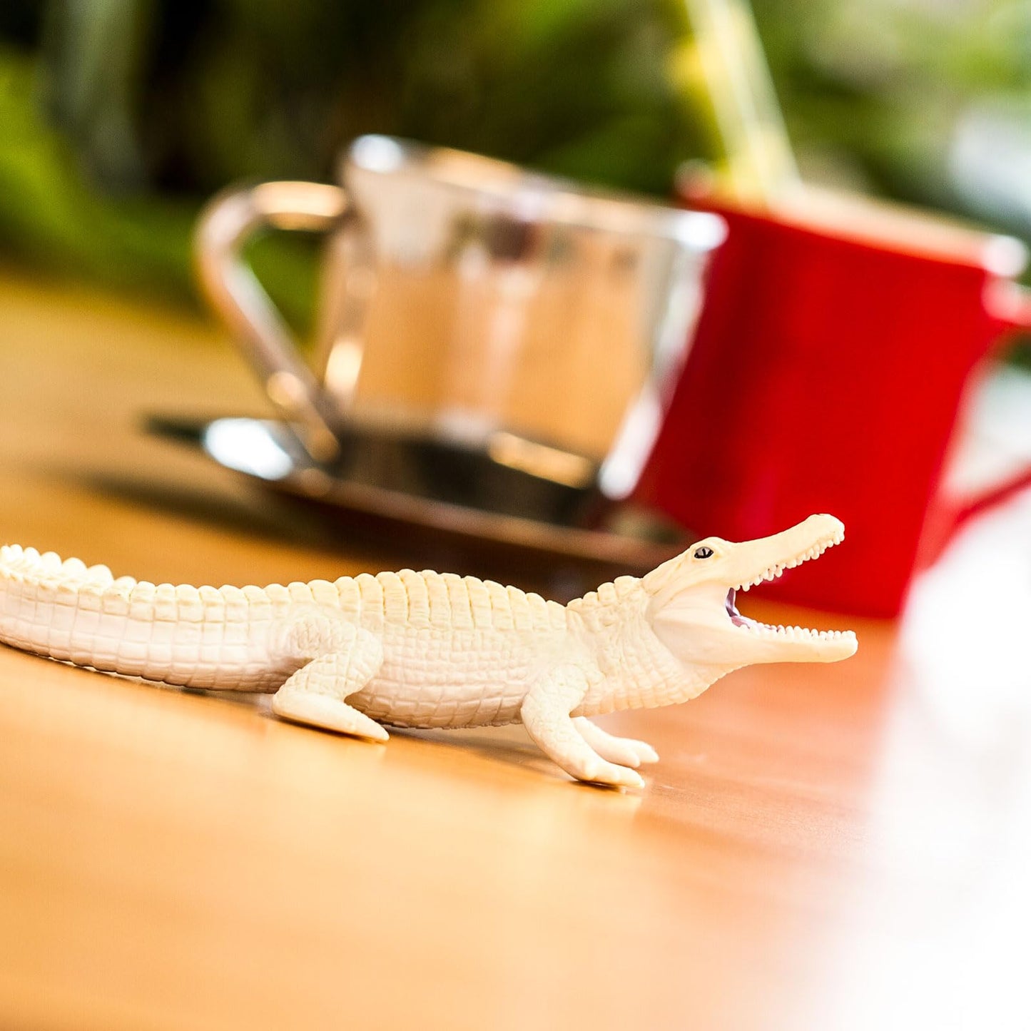 Safari Ltd. White Alligator Figurine - Realistic 6" Hand-Painted Wildlife Figure - Educational Toy for Boys, Girls & Kids Ages 3+