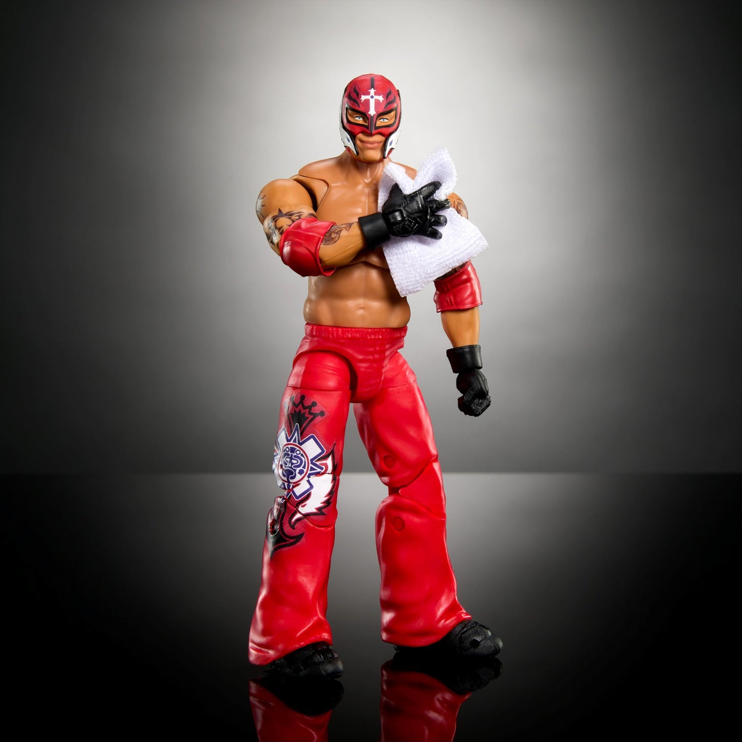 Mattel WWE Ultimate Edition Action Figure Rey Mysterio Fan TakeOver Collectible with Interchangeable Accessories, Extra Heads & Swappable Hands