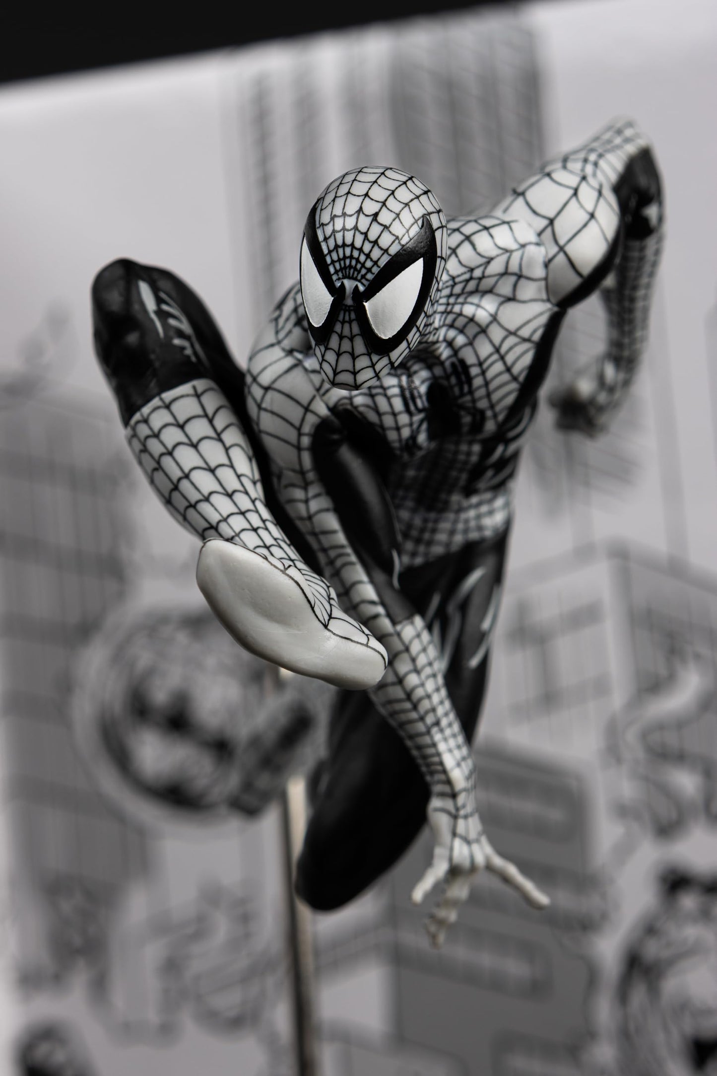 Marvel Statue Figure 1/10 Scale - Spider-Man #6 Black & White Gold Label