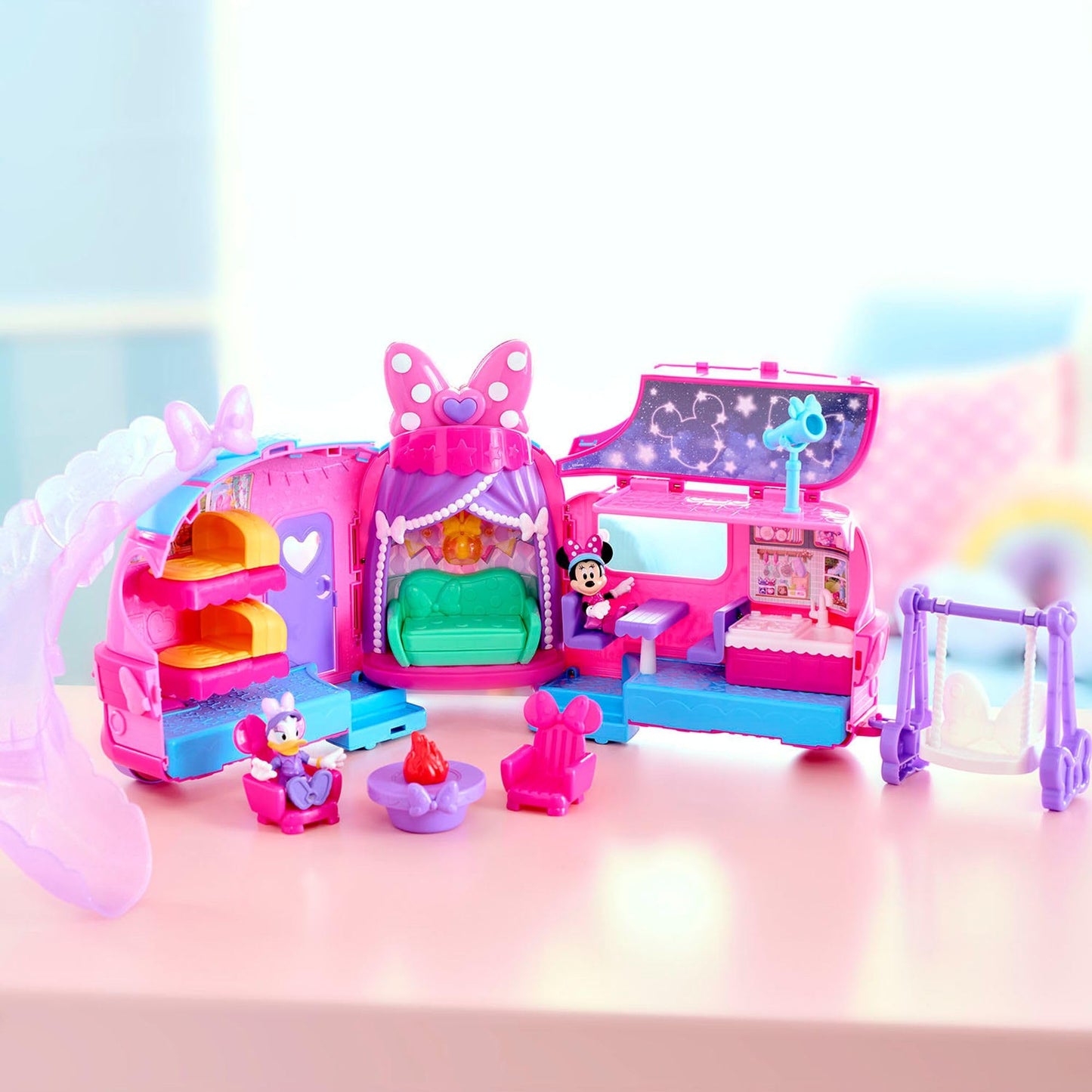 Disney Junior Minnie Mouse Bows-A-Glow Rolling Glamper Playset