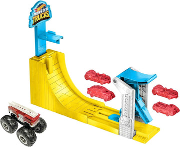 Hot Wheels Monster Trucks Big Air Breakout Play Set with 5 Alarm 1:64 Scale die-cast Metal Body Monster Truck 4 Plastic Crushed Cars 1 Slam Launcher