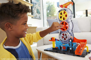 Hot Wheels City Super Twist Tire Shop Playset, Spin The Key to Make Cars Travel Through The Tires, Includes 1 Car, Gift for Kids 4 to 8 Years Old