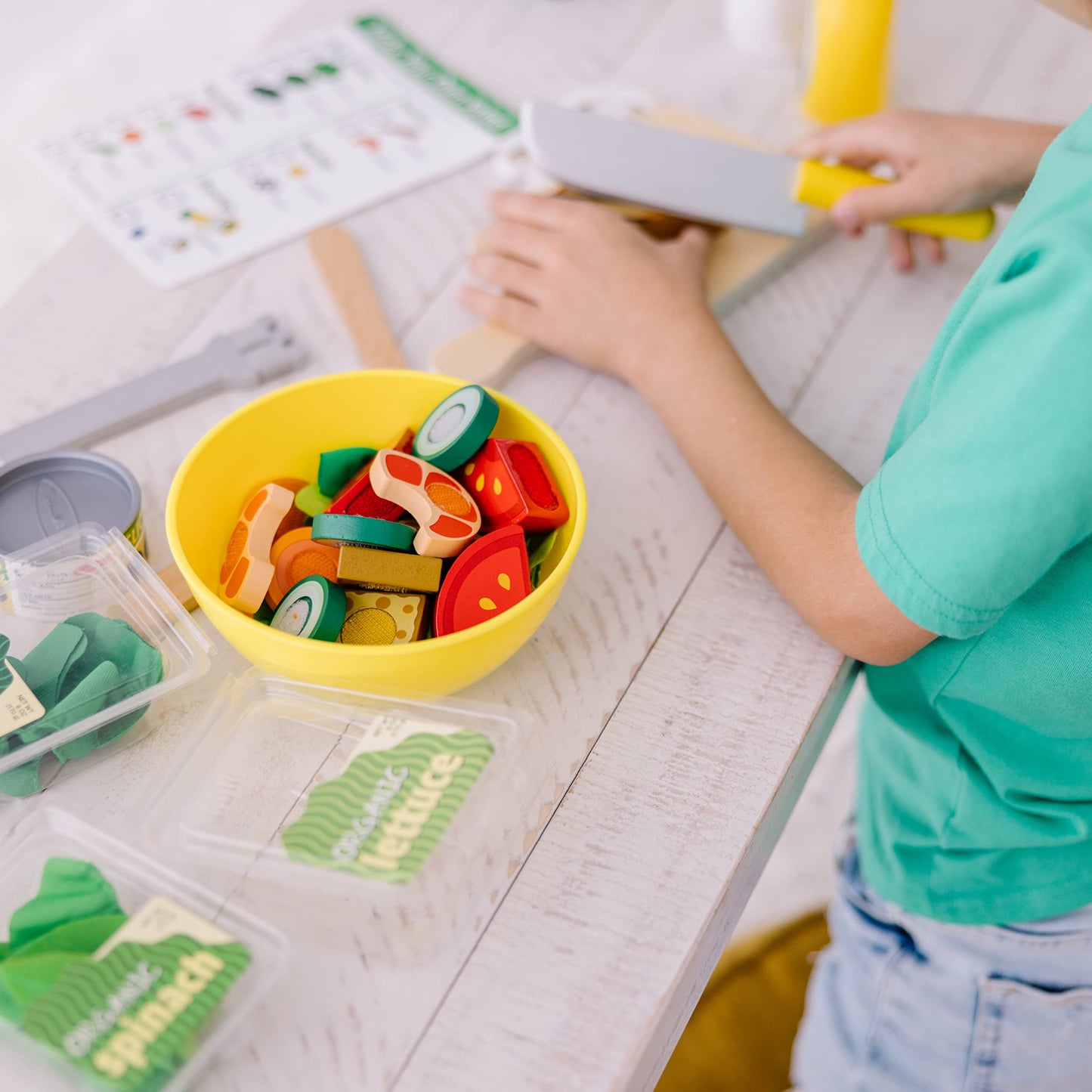 Melissa & Doug Slice and Toss Salad 52-Piece Toy Food Set & Montessori-Inspired Play Kitchen Accessories, Preschool Learning Toys for Girls & Boys 3+