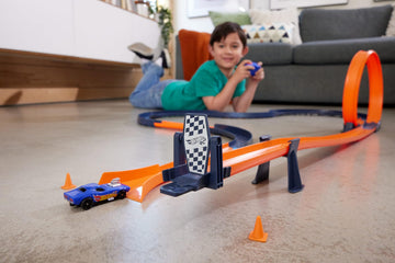 Hot Wheels RC Speed Challenge Track Set & Remote-Control Toy Car
