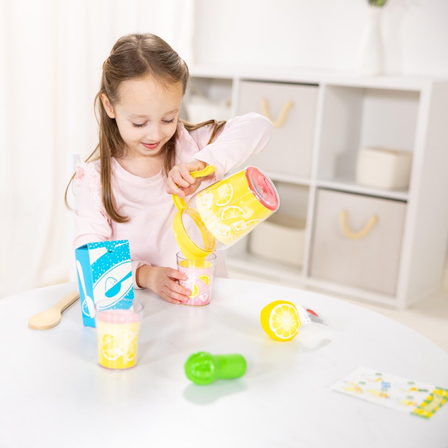 Melissa & Doug Lemonade Pretend Play Food and Drink Toy Set with Pitcher and Glasses, Ages 3+