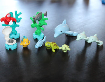 LEGO Friends Animals Ocean Pack - 12 Various Sea Ocean Items (Coral Reefs, Stingray, Dolphins Crabs, Fish, Clam, and Turtles) Very Small