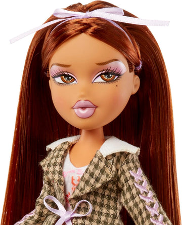 Bratz Stylin' Yasmin Fashion Doll with Customizable T-Shirt for You and Accessories