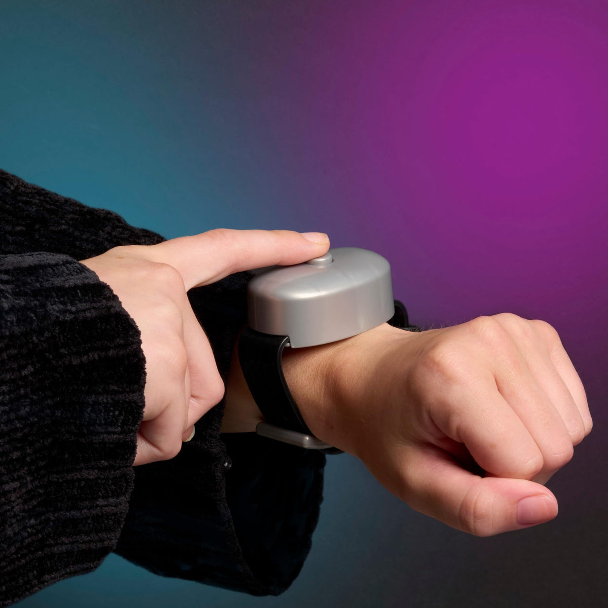 WEDNESDAY Animated Thing Shoulder Companion, Remote Control Moving Hand Toy, Ages 3+