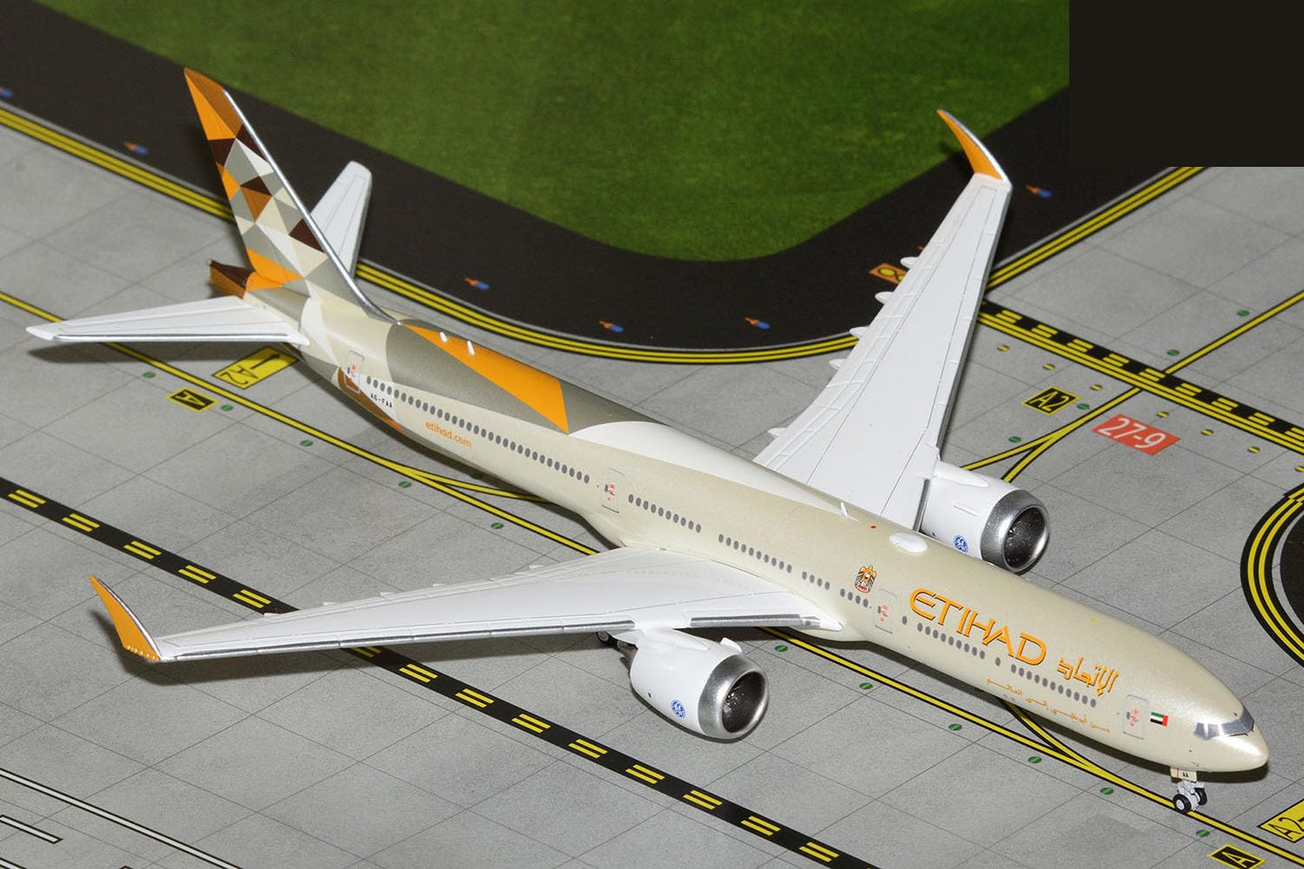 GeminiJets GJETD2277 Etihad Boeing 777-9X A6-FAA; Scale 1:400