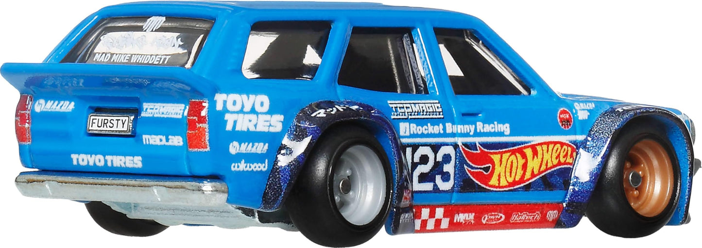Hot Wheels Premium Car Culture Collectible Toy Car, 1:64 Scale Die-Cast 2005 Mitsubishi Evo IX Wagon, Fast Wagons Vehicle with Real Riders Tires