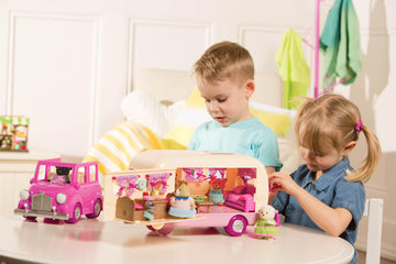 Li'l Woodzeez - Happy Camper Pink with Detachable Vehicle - 40 Pieces Dollhouse Playset with Furniture, Play Food & Kitchen Accessories for 3+ Years