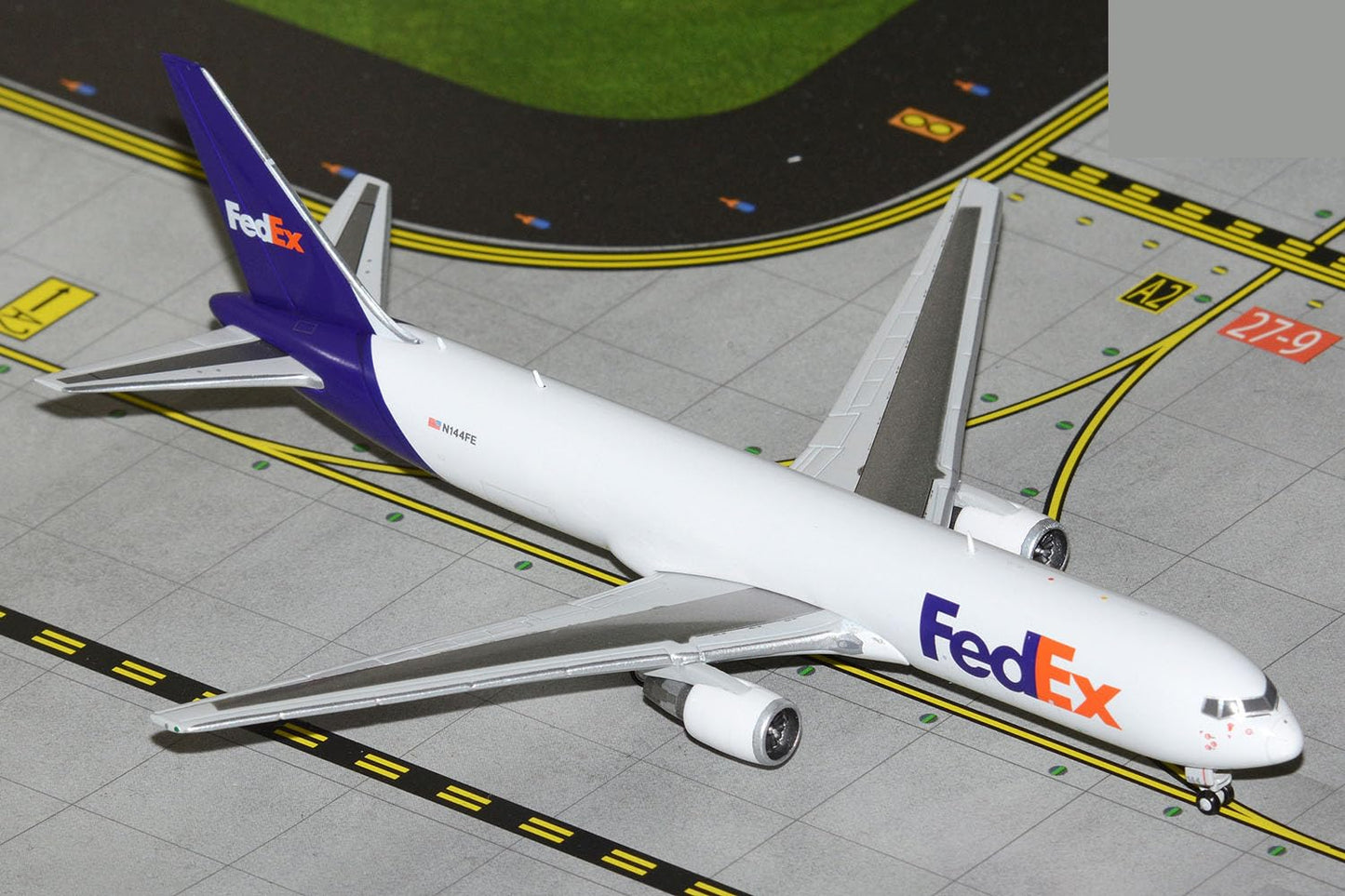 GeminiJets GJFDX2311 Fed Ex Boeing 767-300F N144FE; Scale 1:400
