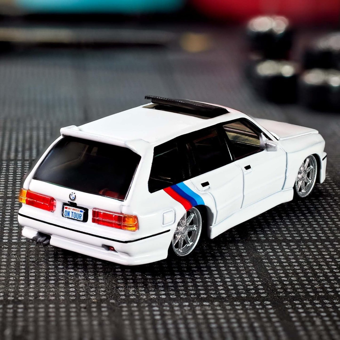 Hot Wheels 1990 BMW 318i Touring Collectors Elite 64