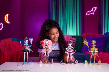 Monster High Scary Sweet Birthday Cake Kit with Clawdeen Wolf Doll