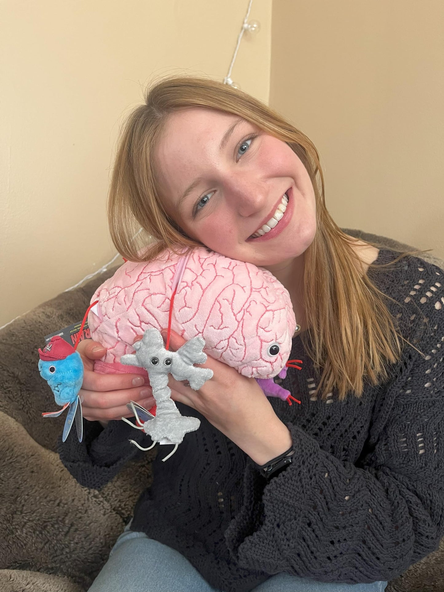 GIANT MICROBES Deluxe 9.5” Brain Plush - Includes Hidden Cells & Neurons
