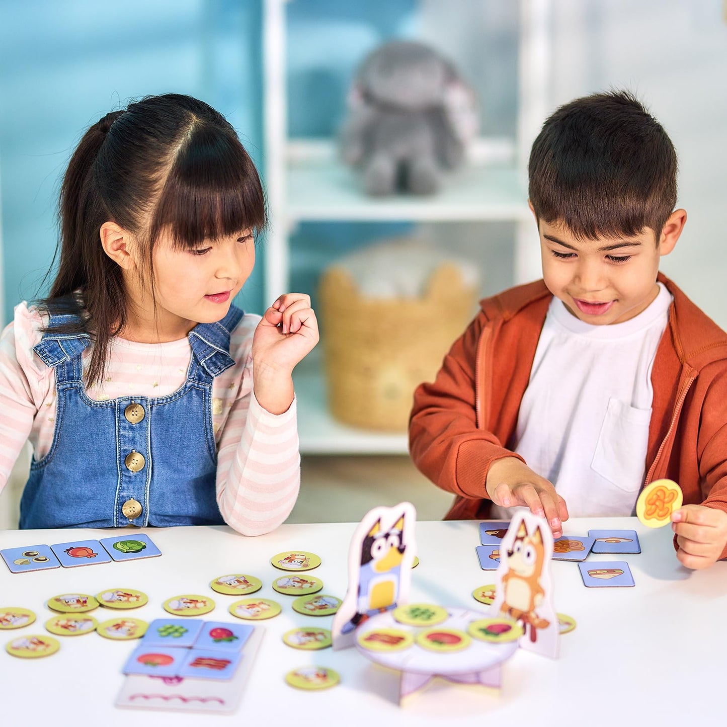 Bluey Fancy Restaurant Game, Join and Bingo as They Match Food Cards to Help Dad Prepare a Special Dinner for Mum, Serve up Fun While Building Memory