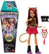 Monster High Buried Secrets Dolls and Accessories, Courtside Fang-Out Theme with Mystery Doll and 5 Unboxing Surprises (Characters May Vary)