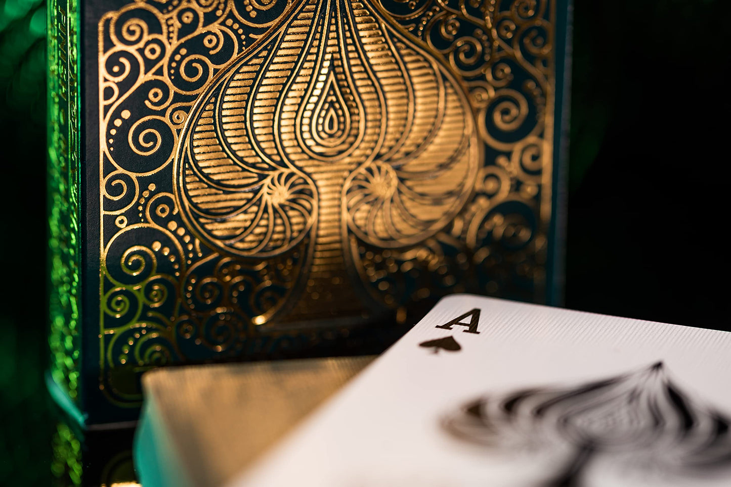 Bicycle Aureo Playing Cards - 1 x Showstopper Card Deck, Easy to Shuffle & Durable, Great Gift for Card Collectors, Black and Golden