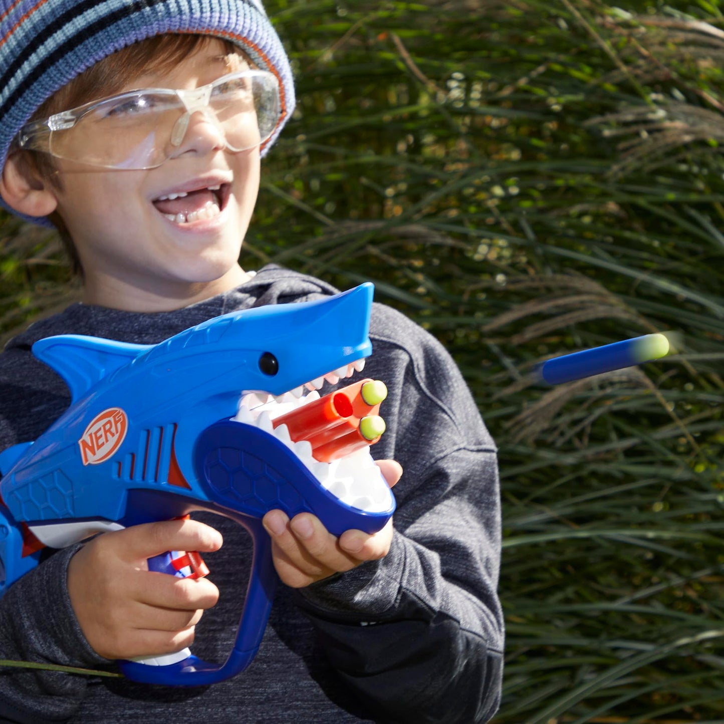 NERF Junior Wild Sharkfire, Easy Play Dart Blaster, 8 Nerf Elite Darts, Nerf Blaster Shark Toys for 6 Year Old Boys & Girls & Up, Outdoor Toys